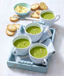 Pea and ham soup with mustard croûtes