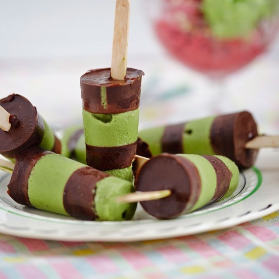 Pea and mint ice cream or lollies with chocolate