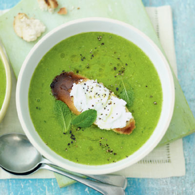 Pea and mint soup with cream cheese bruschetta