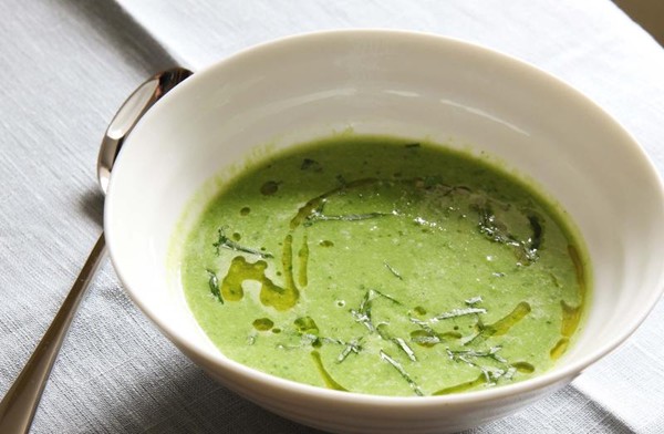 Pea and parsley soup