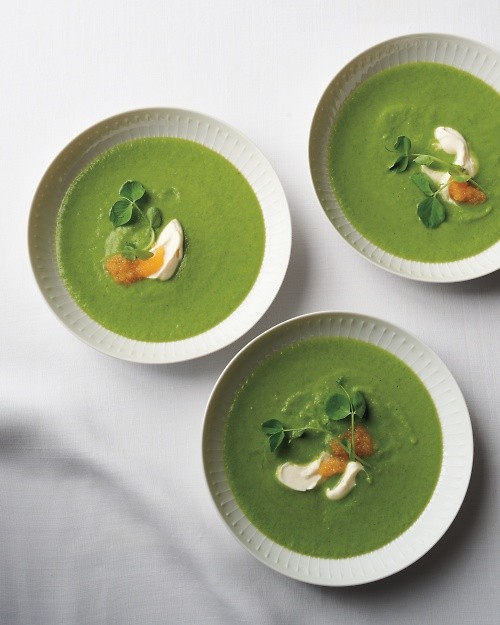 Pea and parsley soup with golden caviar