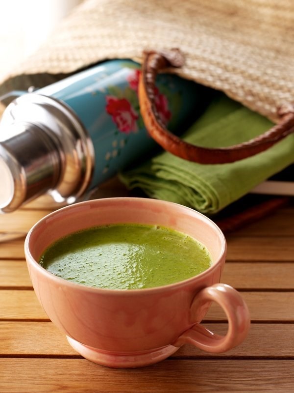 Pea and pesto soup