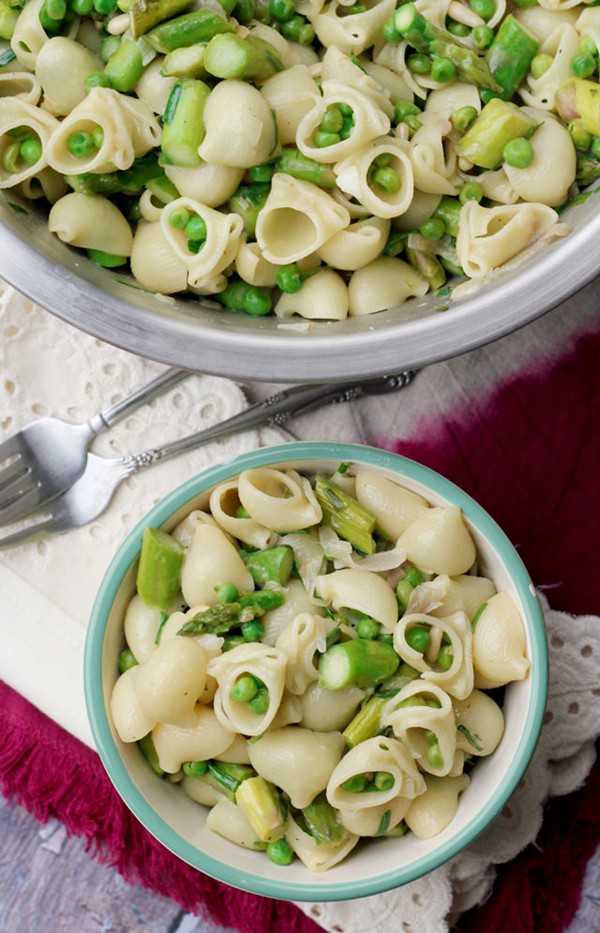 Pea, asparagus, and spring herb pasta