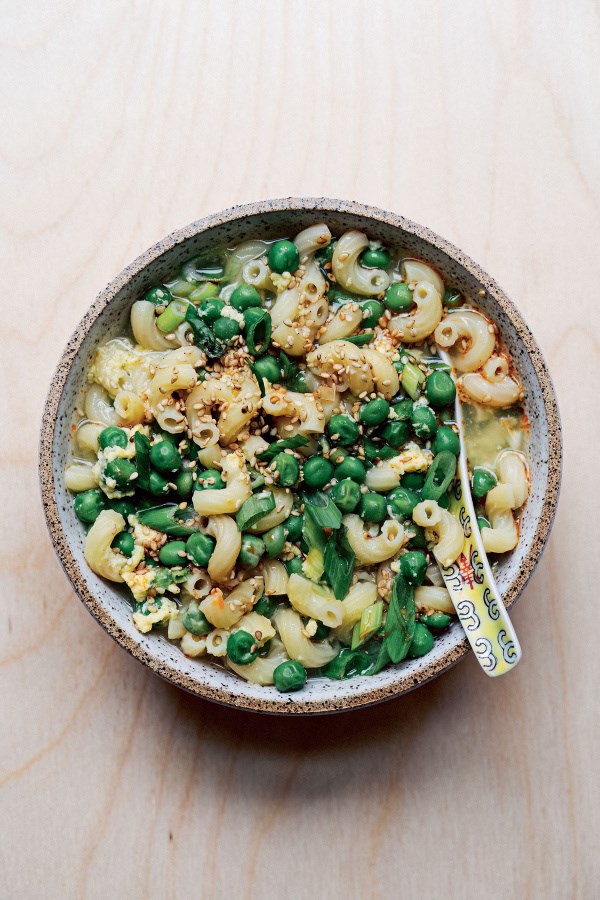Pea egg-drop macaroni soup
