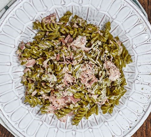Pea fusilli with ham & mustard sauce