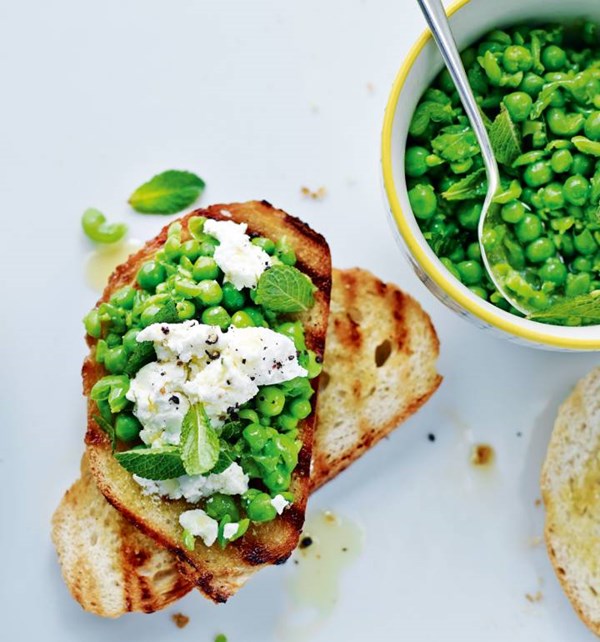 Pea, goats' cheese and mint bruschetta