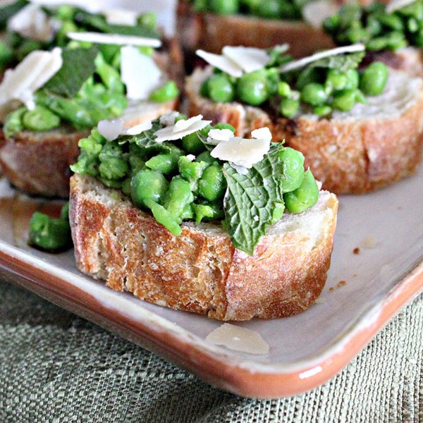 Pea mint and Parmesan crostini