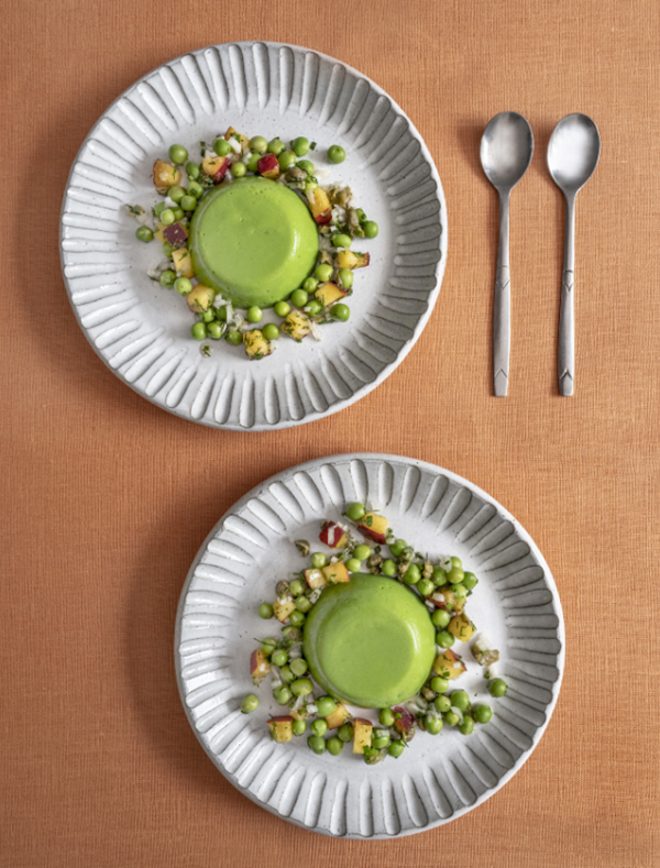 https://716f24d81edeb11608aa-99aa5ccfecf745e7cf976b37d172ce54.ssl.cf1.rackcdn.com/pea-panna-cotta-with-peach-2891306l1.jpg