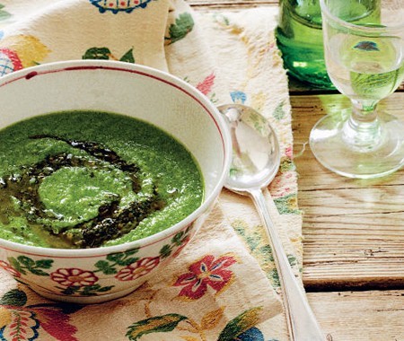 Pea, pesto and arugula soup