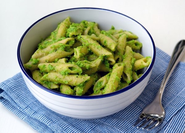 Pea pesto with whole wheat penne rigate