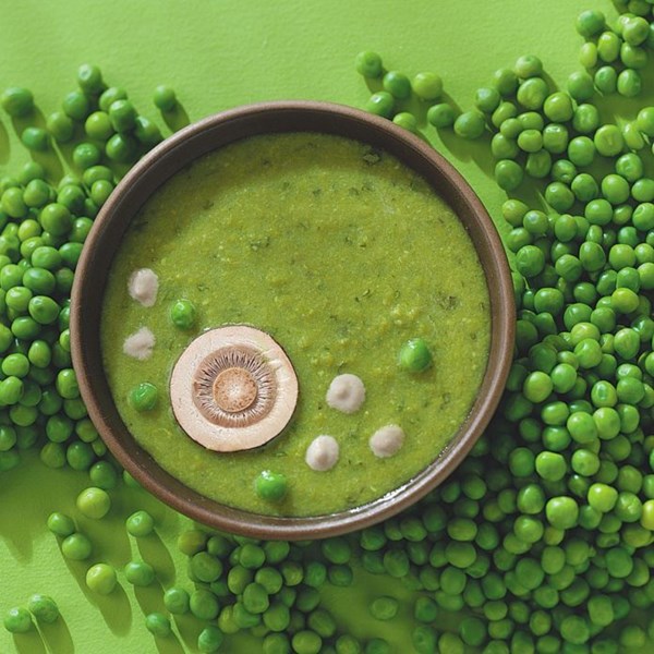 Pea soup with mushroom cream sauce