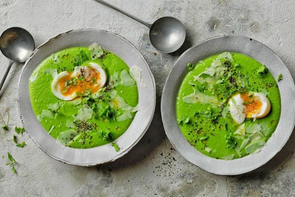 Pea soup with Parmesan and a just-boiled egg