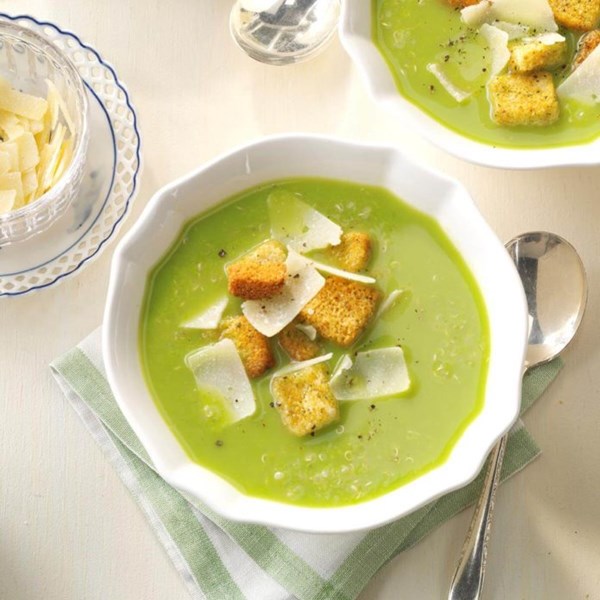 Pea soup with quinoa