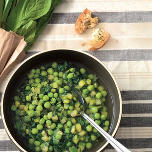 Pea, zucchini and borage soup with mint oil (Minestra di piselli, zucchine e borragine)
