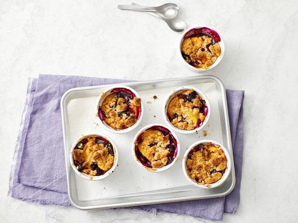 Peach & blueberry crumble