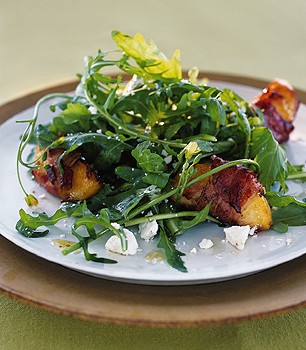 Peach and arugula salad
