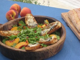 Peach and arugula salad with crispy pancetta and Gorgonzola