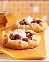 Peach and berry croustades