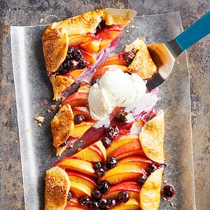 Peach and blueberry slab pie