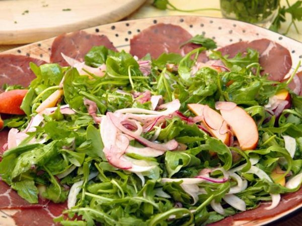 Peach and fennel salad