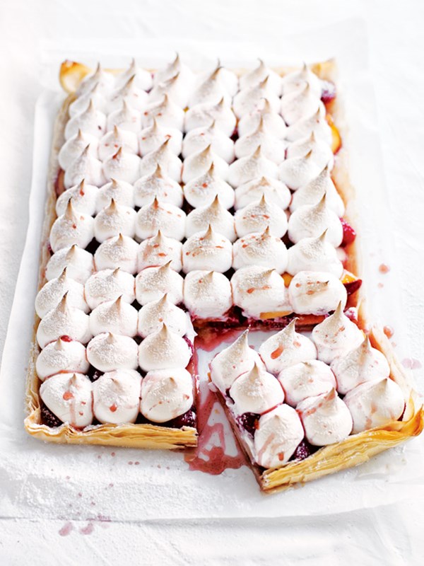 Peach and raspberry meringue tart
