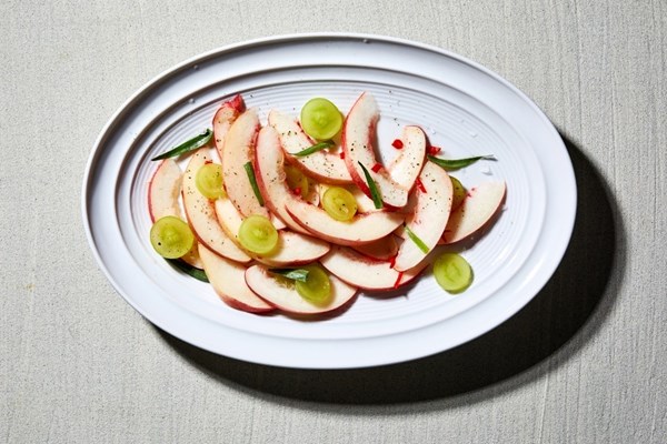 Peach and tarragon salad