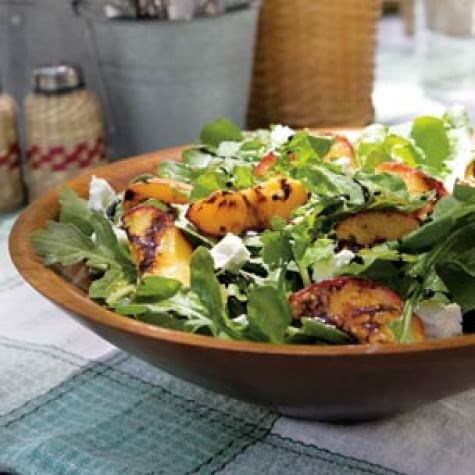 Peach, arugula & goat cheese salad