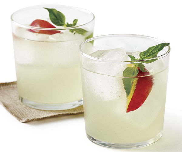 Peach-basil margarita