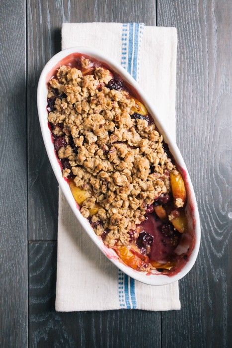 Peach-blackberry crumble