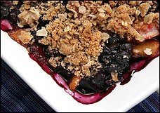 Peach-blueberry crisp