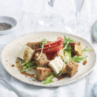 Peach, Brie and rocket salad with rye croutons
