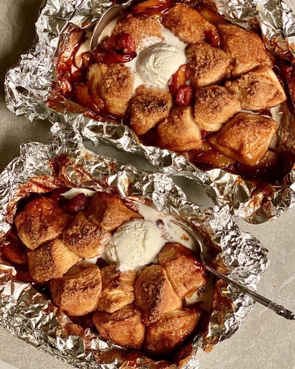 Peach cobbler foil packets