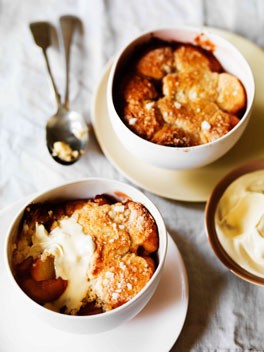 Peach cobbler with cardamom crust