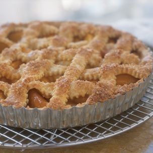 Peach crostata
