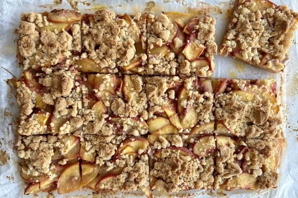 Peach crumble bars