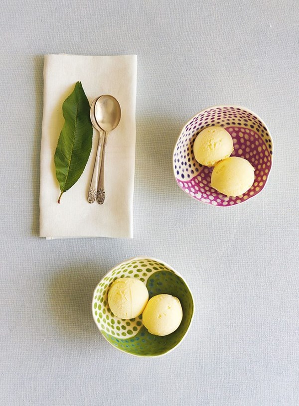 Peach-leaf ice cream