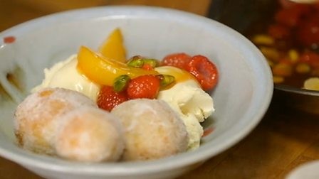 Peach Melba with sugar-roasted doughnuts
