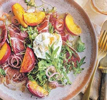 Peach, mozzarella & Parma ham salad