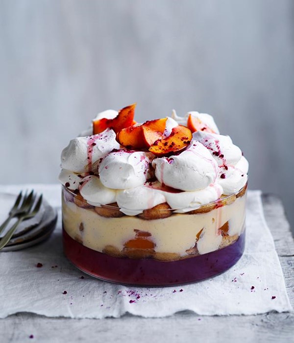 Peach Pavlova trifle