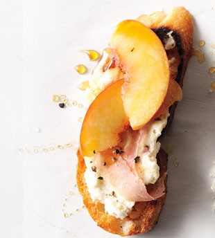 Peach, prosciutto & ricotta crostini
