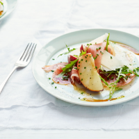 Peach, prosciutto and pecorino salad 
