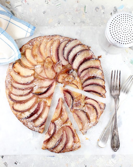 Peach puff pastry tart (Tarte fine aux pêches)