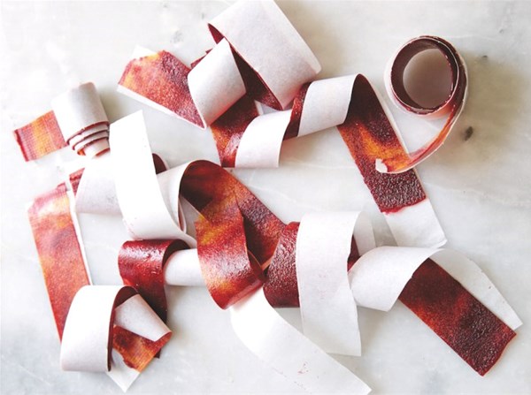 Peach-raspberry swirl fruit leather