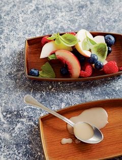 Peach salad with chillied ginger cream dressing