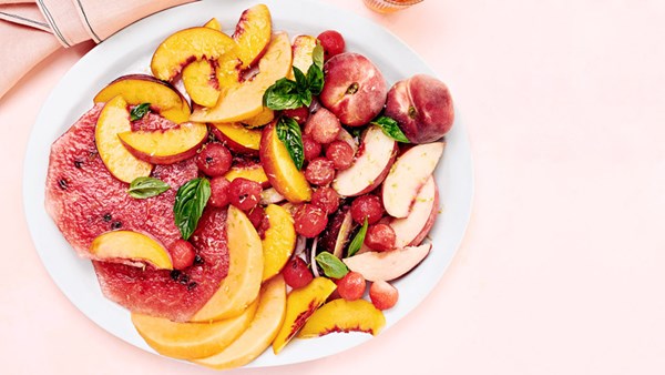 Peach salad with melon and Lillet