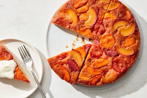 Peach upside-down cake 