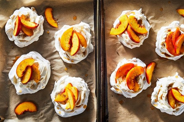 Peaches & cream Pavlovas