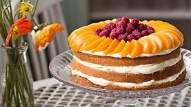 Peaches & cream sponge cake [Dean Brettschneider]