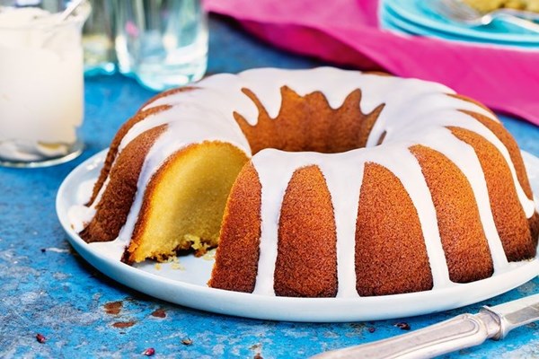 Peaches & cream syrup cake
