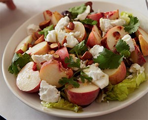 Peaches & goats' cheese with roasted almonds